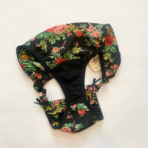 🌺SOLD🌺 NWT Vintage Victoria’s Secret Silky Satin Deadstock Bikini Panties - Picture 4 of 9